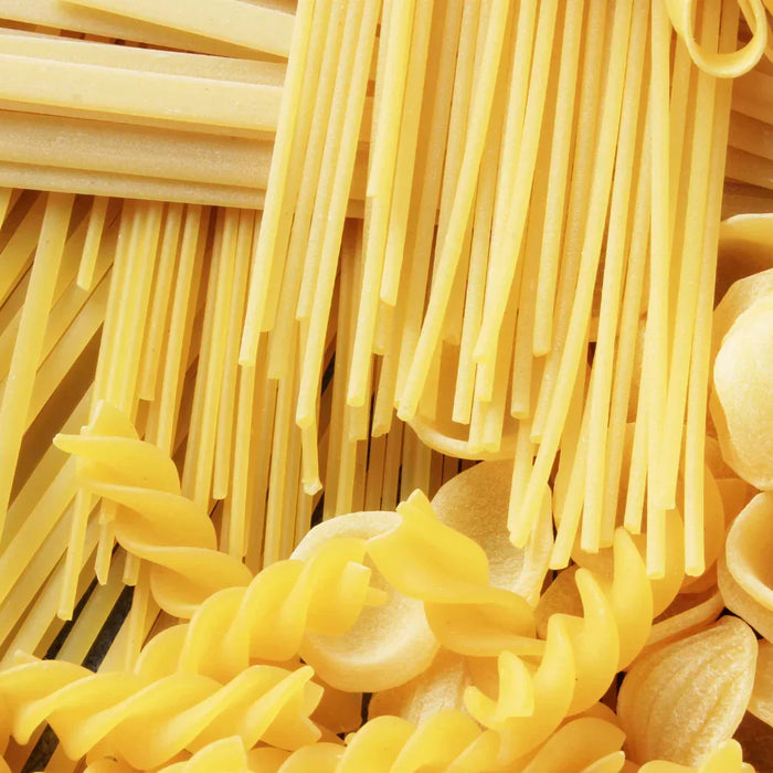 Assortiment de pâtes italiennes régionales artisanales — spaghetti, fusilli, linguine et orecchiette — représentant la richesse culinaire du nord au sud de l’Italie — EasyGusto.fr