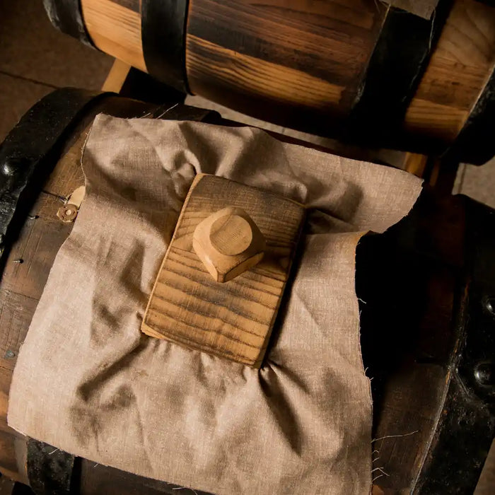 Tonneau en bois traditionnel utilisé pour le vieillissement du véritable vinaigre balsamique de Modène