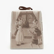 Vintage verpakking van de Panettone Classico Loison 500g – retro illustratie met kinderen rondom een panettone