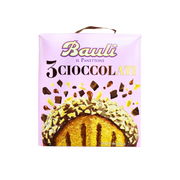Il Panettone 3 Cioccolati de Bauli 750g - Vue avant montrant le glaçage au chocolat et les copeaux de chocolat blanc